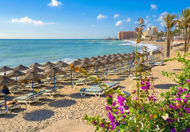 Плаж във Фуенхирола, Коста дел Сол, Испания